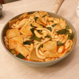 잠실맛집,홍코너떡볶이가우리집에[옛날맛,짜장맛옵션] — 5점을 준 리뷰어가 2019년 11월 올린 사용 사진