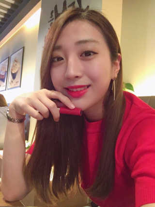 Honey Trap 허니트랩 터치프루프 립 컬러 — 5점을 준 리뷰어가 2018년 4월 올린 사용 사진