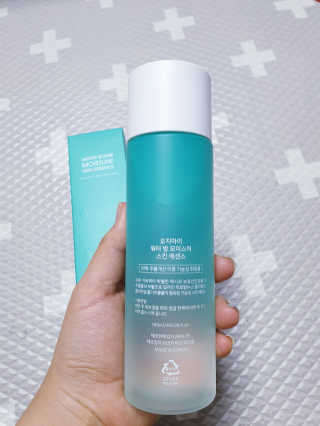 오지아이 워터 밤 모이스처 스킨 에센스 180ml — 5점을 준 리뷰어가 2019년 12월 올린 사용 사진