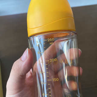 유비맘 PPSU 젖병 노꼭지_260ml_컬러 랜덤 발송 — 4점을 준 리뷰어가 2020년 2월 올린 사용 사진