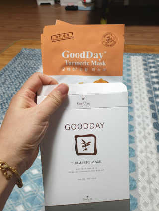 GoodDay Skincare GoodDay 강황 마스크 — 5점을 준 리뷰어가 2020년 2월 올린 사용 사진