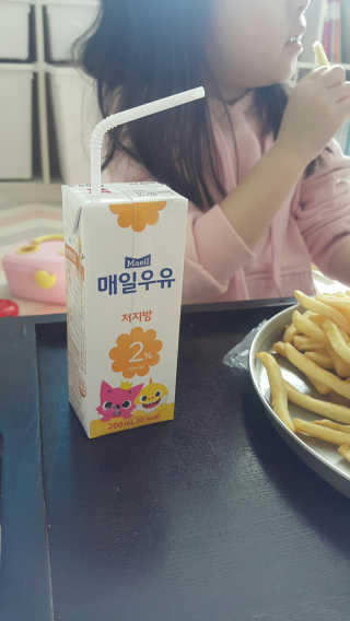 매일우유 멸균 매일우유 저지방 2프로 멸균 핑크퐁 에디션 6입 — 4.83점을 준 리뷰어가 2018년 1월 올린 사용 사진