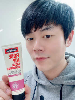 SWISSE 스위스 로즈힙 페이셜 모이스처라이저 로션 — 4점을 준 리뷰어가 2019년 12월 올린 사용 사진