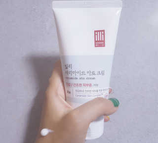 일리윤 세라마이드 아토 집중 크림 — 4.67점을 준 리뷰어가 2017년 6월 올린 사용 사진