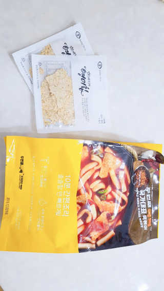 두번째 국떡 국가대표 떡볶이 1팩 + 영미칩 2봉 증정 — 4점을 준 리뷰어가 2019년 2월 올린 사용 사진