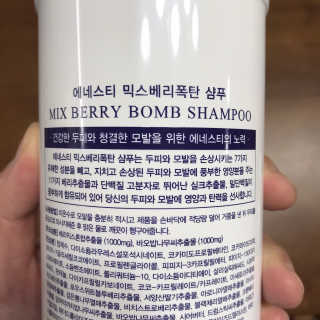 (주)에네스티 믹스베리 단백질 폭탄 샴푸 1000g — 5점을 준 리뷰어가 2019년 12월 올린 사용 사진
