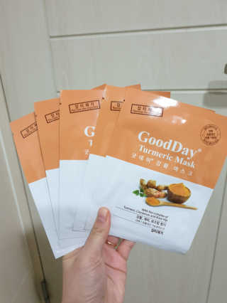 GoodDay Skincare GoodDay 강황 마스크 — 5점을 준 리뷰어가 2020년 2월 올린 사용 사진