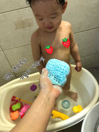비비또 실리콘 베이비 타월 — 5점을 준 리뷰어가 2019년 6월 올린 사용 사진
