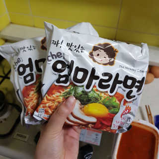 라면 그대로가 제일 맛있는 더엄마라면 — 3.5점을 준 리뷰어가 2019년 8월 올린 사용 사진