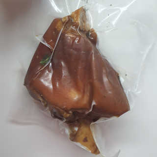 행복먹거리공작소 맥족. 맥주에 빠진 족발 550g + 마늘소스 70g — 5점을 준 리뷰어가 2020년 1월 올린 사용 사진