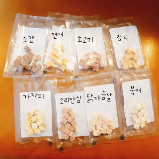 펫츠플레이트 동결건조간식 기호성 테스트 8종 — 4.67점을 준 리뷰어가 2018년 6월 올린 사용 사진