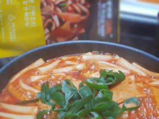 두번째 국떡 국가대표 떡볶이 1팩 + 영미칩 2봉 증정 — 5점을 준 리뷰어가 2019년 2월 올린 사용 사진