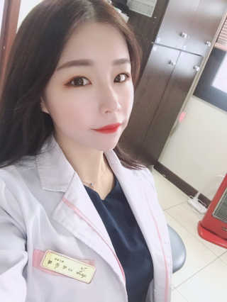 [블랙루즈] 에어 핏 벨벳 틴트3 택1+랜덤1 — 5점을 준 리뷰어가 2019년 2월 올린 사용 사진