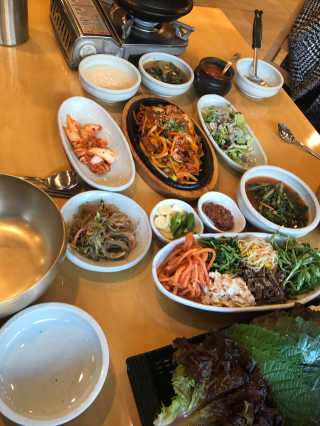 청국장과 보리밥 [청국장과보리밥] 두루치기 쌈정식or수육정식 中 택 1 — 5점을 준 리뷰어가 2018년 12월 올린 사용 사진
