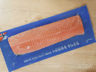 동원산업 항공직송 동원생연어 — 5점을 준 리뷰어가 2019년 7월 올린 사용 사진