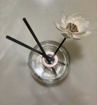 코코 도르 화이트 플라워 리드 디퓨저 6.7oz — 5점을 준 리뷰어가 2019년 12월 올린 사용 사진