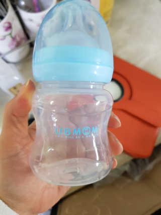 유비맘 신생아젖병 120ml 트리플팩_ 젖꼭지 포함 — 4점을 준 리뷰어가 2020년 2월 올린 사용 사진