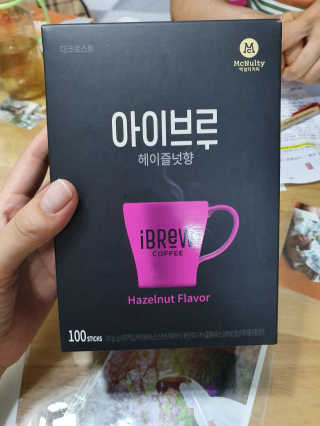 한국맥널티 아이브루 헤이즐넛향 100T — 4점을 준 리뷰어가 2019년 10월 올린 사용 사진