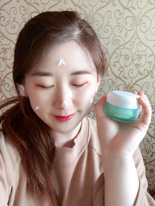 킴앤추 (KIM&CHOO) 아웃오브서울 트루 리바이탈라이징 크림 — 4.5점을 준 리뷰어가 2018년 5월 올린 사용 사진