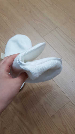 허그플러스 대나무 섬유 실내 슬리퍼 — 2점을 준 리뷰어가 2019년 7월 올린 사용 사진
