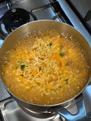 라면 그대로가 제일 맛있는 더엄마라면 — 4점을 준 리뷰어가 2019년 7월 올린 사용 사진