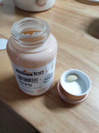 [메이준뉴트리] 멀티비타민and미네랄 1병, 1개월 분 — 4점을 준 리뷰어가 2020년 3월 올린 사용 사진