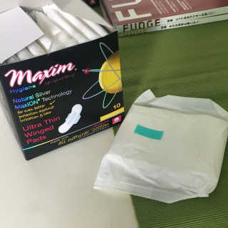 오플닷컴 맥심 하이진 안심생리대 패키지 — 5점을 준 리뷰어가 2018년 6월 올린 사용 사진