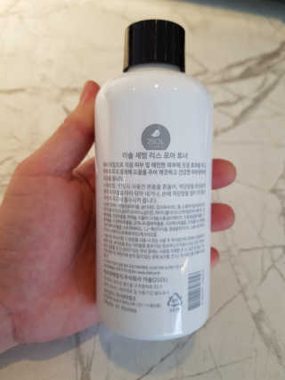 이솔화장품 이솔 세범 리스 포어 토너 200ml — 4.67점을 준 리뷰어가 2018년 8월 올린 사용 사진