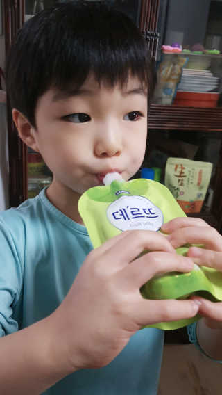 데르뜨 떠먹는 과일 3종, 짜먹는 과일 2종 총 10개 체험 — 5점을 준 리뷰어가 2020년 3월 올린 사용 사진