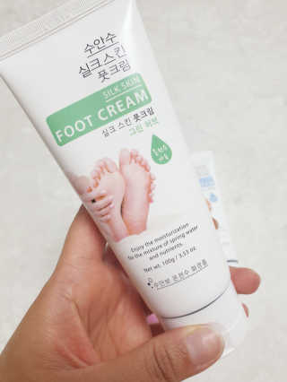 (주)에네스티 에네스티 수안수 실크스킨 풋크림 1+1 — 5점을 준 리뷰어가 2019년 9월 올린 사용 사진