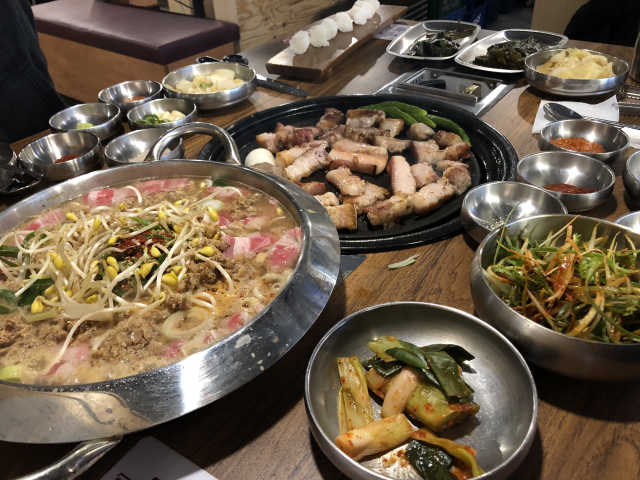 삼겹살2+껍데기항정1+소고기청국장전골+라면사리 리뷰 사진