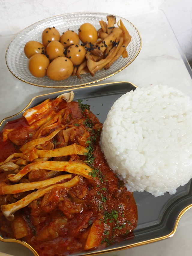 춘천닭갈비덮밥소스와 머쉬마루 버섯 리뷰 사진