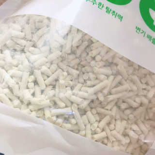 [펫토리아] BEST 고양이두부모래 6L 한삽뚝딱 — 4점을 준 리뷰어가 2019년 1월 올린 사용 사진