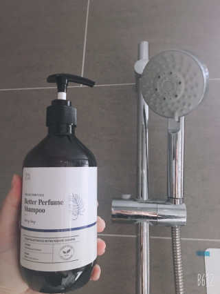 달리프 베러 퍼퓸 샴푸 1000ml 레이니데이 or 일랑로즈 — 4.5점을 준 리뷰어가 2020년 1월 올린 사용 사진