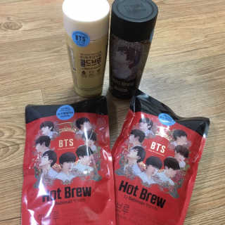 한국야쿠르트 콜드브루, 핫브루 BTS 일러스트 — 4.83점을 준 리뷰어가 2018년 11월 올린 사용 사진
