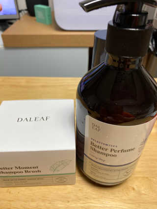 달리프 베러 퍼퓸 샴푸 1000ml 레이니데이 or 일랑로즈 — 3점을 준 리뷰어가 2020년 2월 올린 사용 사진