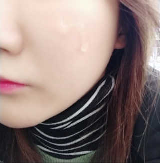 JM솔루션 꿀광 로얄 프로폴리스 앰플 세럼 블랙 — 4.67점을 준 리뷰어가 2018년 12월 올린 사용 사진