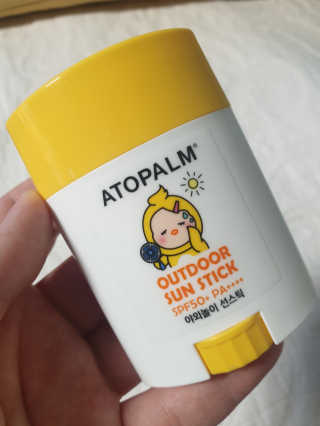 아토팜 야외놀이 선스틱 SPF50+ PA++++ — 5점을 준 리뷰어가 2020년 3월 올린 사용 사진