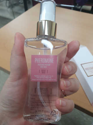 레드컨테이너 페로몬향 퍼퓸 바디미스트 80ml — 5점을 준 리뷰어가 2020년 1월 올린 사용 사진