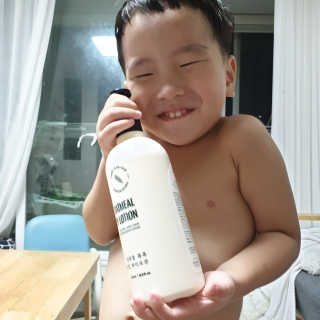 (주)에네스티 내추럴 촉촉  오트밀 바디로션 500ml — 5점을 준 리뷰어가 2019년 10월 올린 사용 사진