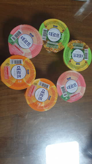 데르뜨 떠먹는 과일 3종, 짜먹는 과일 2종 총 10개 체험 — 5점을 준 리뷰어가 2020년 3월 올린 사용 사진