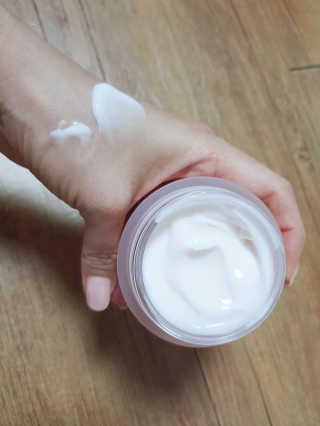 라이징스타 화이트 토마토 브이크림 — 4.67점을 준 리뷰어가 2018년 7월 올린 사용 사진