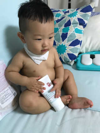 일리윤 세라마이드 아토 집중 크림 — 3.83점을 준 리뷰어가 2017년 6월 올린 사용 사진