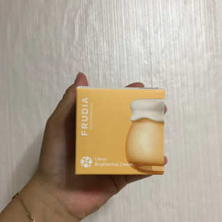 [후르디아] 감귤 광채 미백 크림 — 5점을 준 리뷰어가 2019년 10월 올린 사용 사진