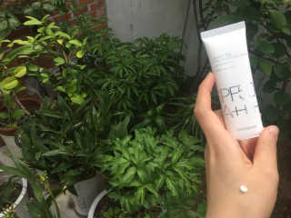 코스메티 블랙티 톤업  화이트 선크림 — 5점을 준 리뷰어가 2018년 5월 올린 사용 사진