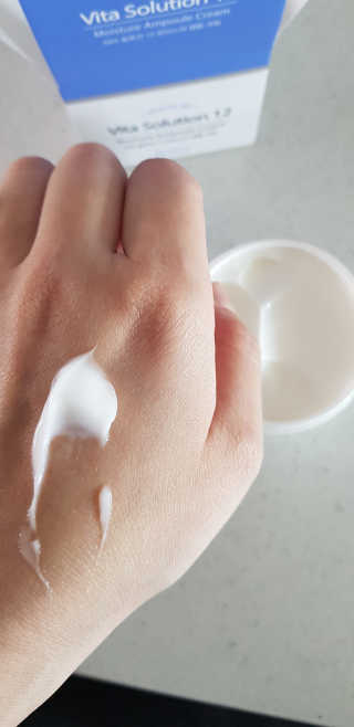 지고트 비타솔루션12 모이스처 앰플 크림 100ml — 5점을 준 리뷰어가 2019년 6월 올린 사용 사진