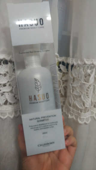 셀리본 하수오 내츄럴 프리벤션 탈모관리 샴푸 300ml — 5점을 준 리뷰어가 2019년 11월 올린 사용 사진