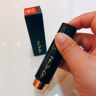 나틴다 아트인블랙 립스틱 — 4.5점을 준 리뷰어가 2019년 3월 올린 사용 사진
