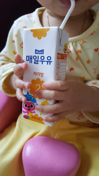 매일우유 멸균 매일우유 저지방 2프로 멸균 핑크퐁 에디션 6입 — 5점을 준 리뷰어가 2018년 1월 올린 사용 사진
