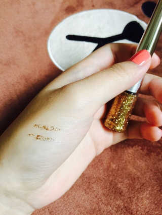 딜라잇18 홀리몰리 글리터라이너 — 3.5점을 준 리뷰어가 2016년 10월 올린 사용 사진